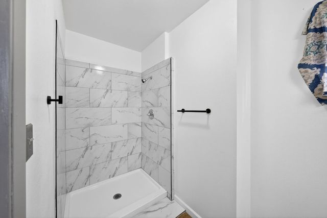 5675 E Ashlan Avenue, Fresno, CA 93727