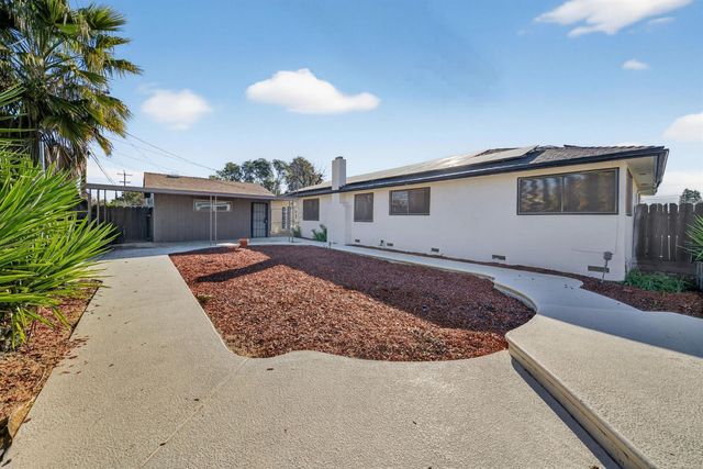 5675 E Ashlan Avenue, Fresno, CA 93727