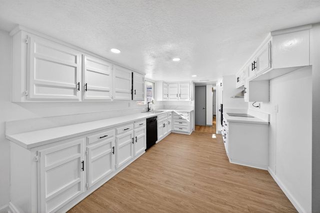 5675 E Ashlan Avenue, Fresno, CA 93727