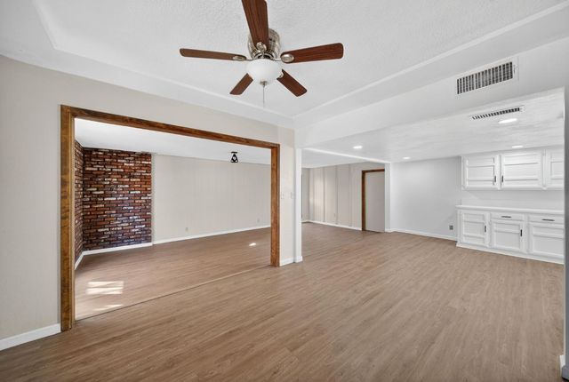 5675 E Ashlan Avenue, Fresno, CA 93727