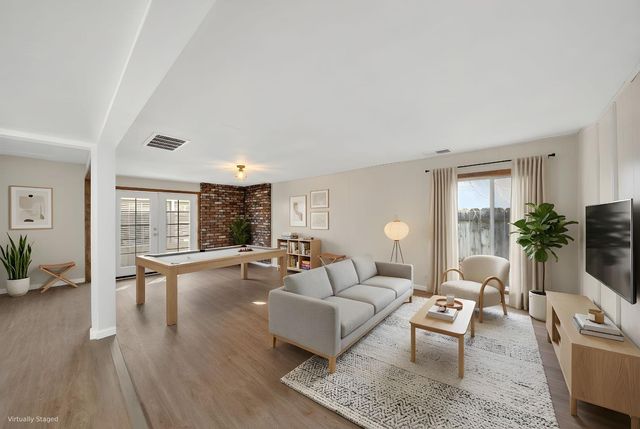 5675 E Ashlan Avenue, Fresno, CA 93727