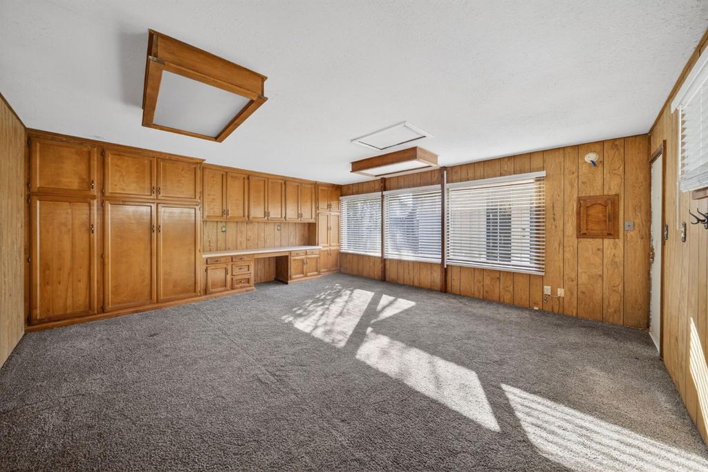 Image 30 of property listing at 5675 E Ashlan Avenue, Fresno, CA 93727