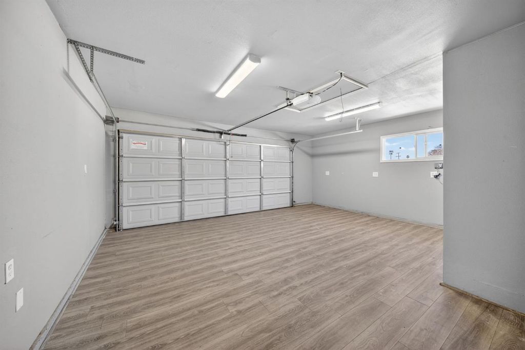 Image 35 of property listing at 5675 E Ashlan Avenue, Fresno, CA 93727