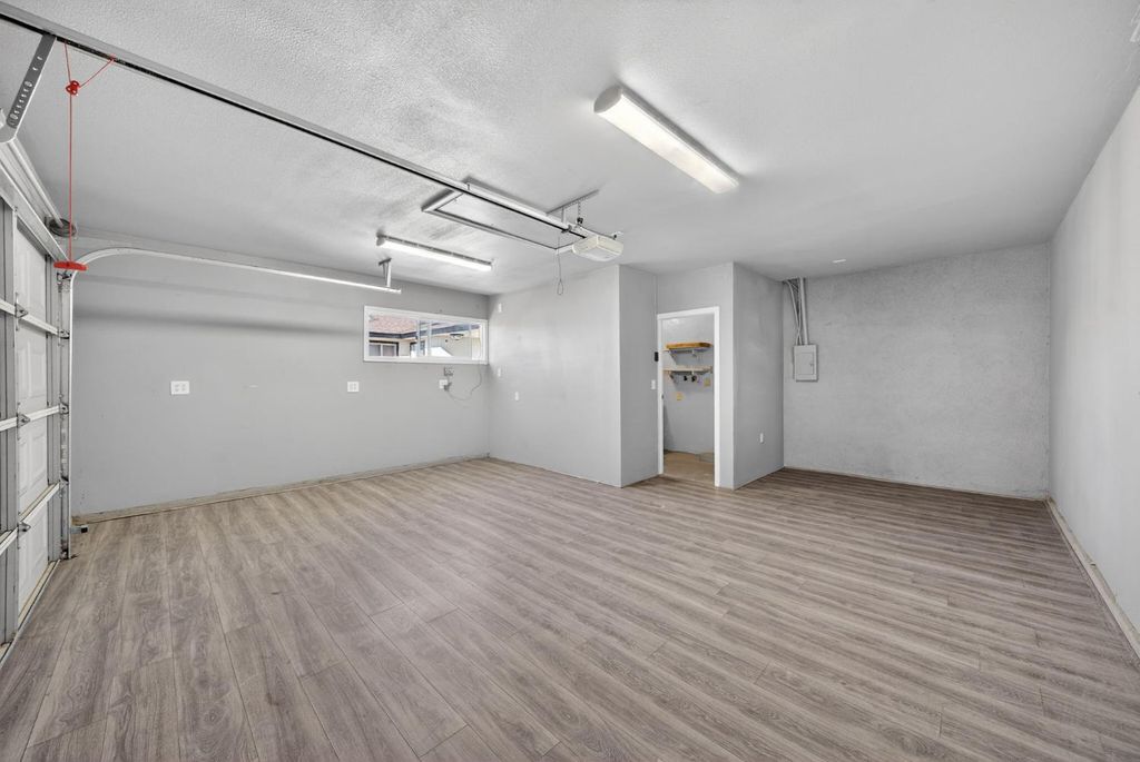 Image 36 of property listing at 5675 E Ashlan Avenue, Fresno, CA 93727