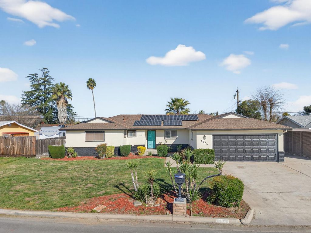 Image 40 of property listing at 5675 E Ashlan Avenue, Fresno, CA 93727