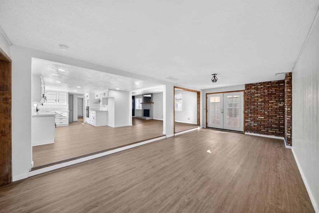 Image 9 of property listing at 5675 E Ashlan Avenue, Fresno, CA 93727