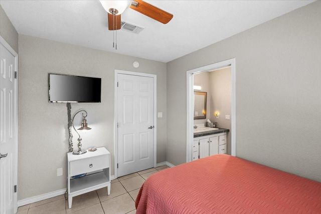 970 Gulfview Drive, Crystal Beach, TX 77650