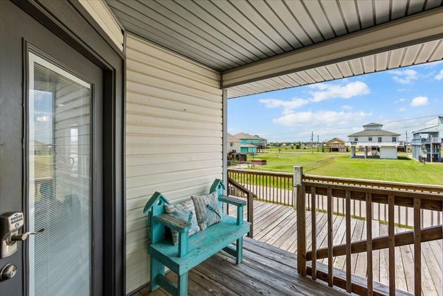 970 Gulfview Drive, Crystal Beach, TX 77650