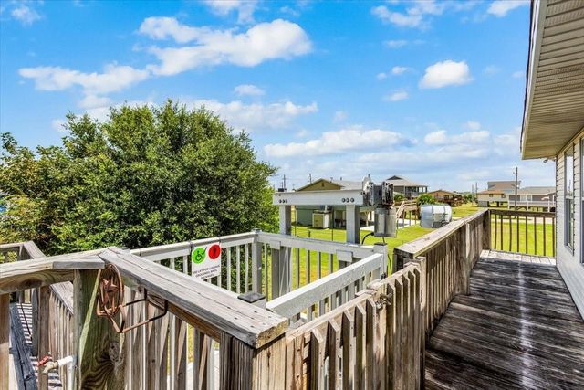 970 Gulfview Drive, Crystal Beach, TX 77650