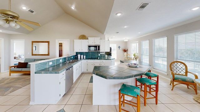 970 Gulfview Drive, Crystal Beach, TX 77650