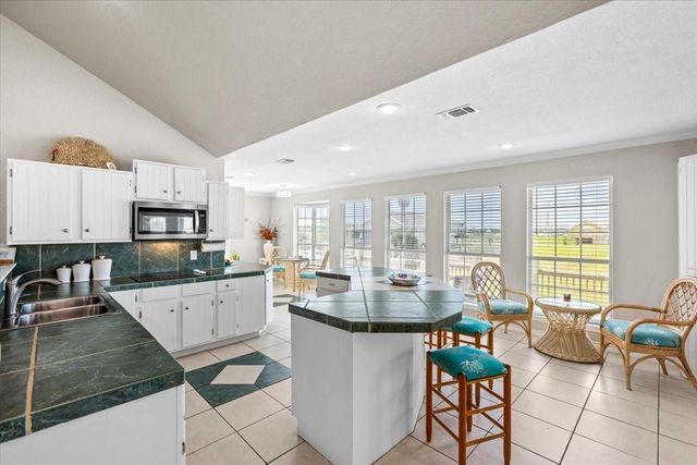 970 Gulfview Drive, Crystal Beach, TX 77650