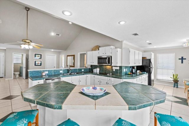 970 Gulfview Drive, Crystal Beach, TX 77650