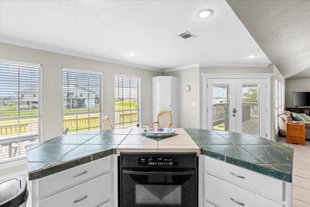 970 Gulfview Drive, Crystal Beach, TX 77650