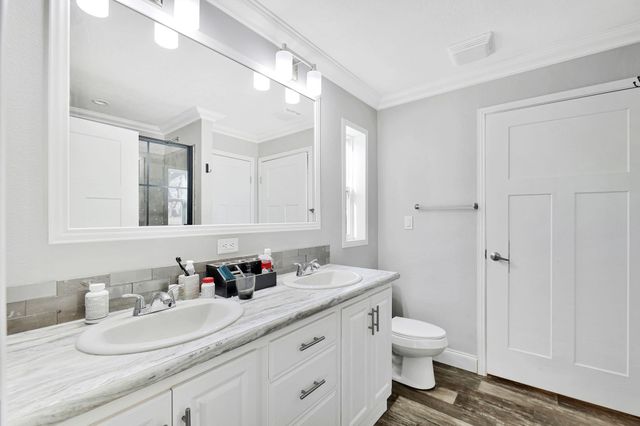 216 W Vine St, Leon, KS 67074