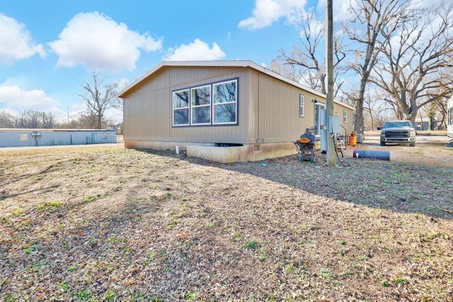 216 W Vine St, Leon, KS 67074