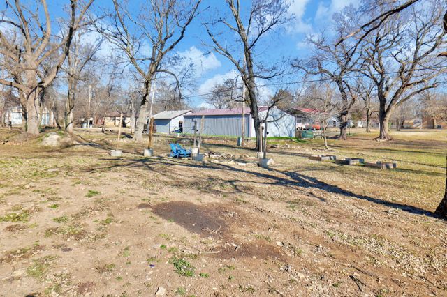 216 W Vine St, Leon, KS 67074