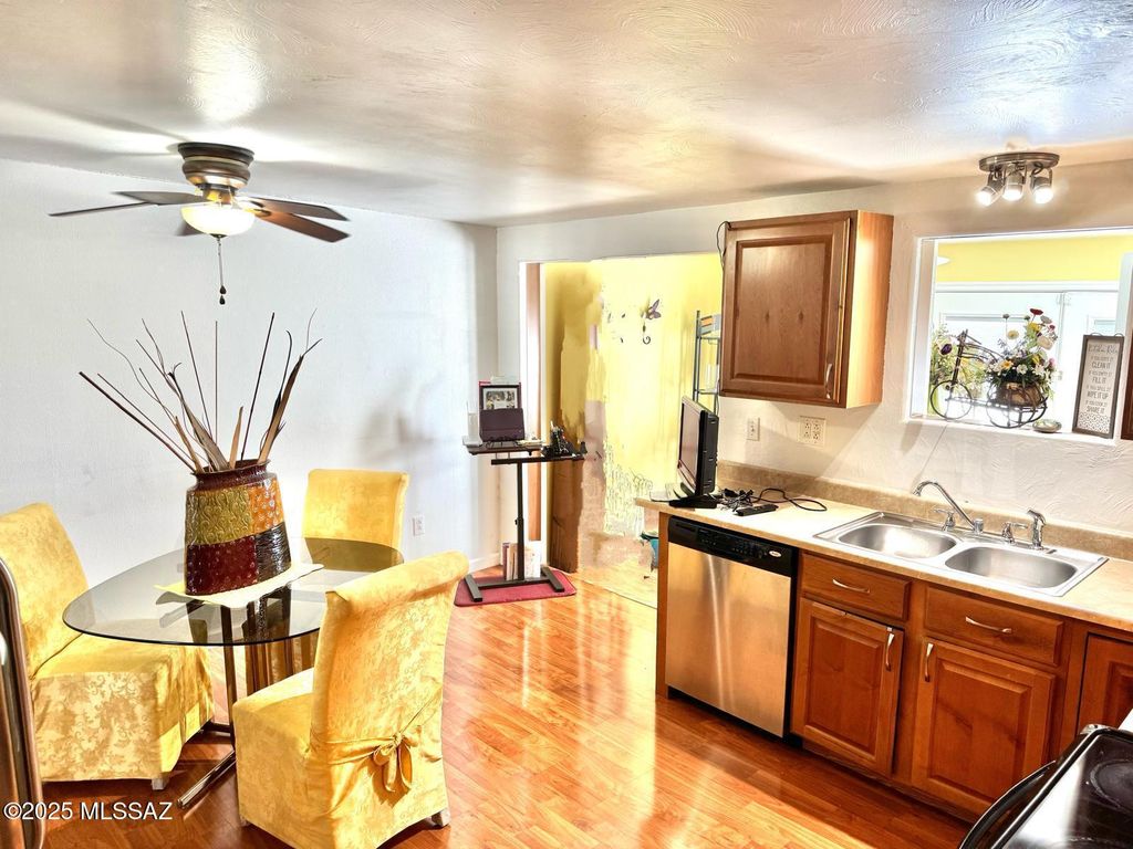 1453 W Roger Road, Tucson, AZ 85705