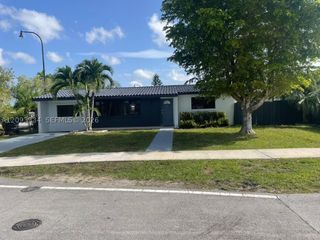 9635 SW 45th Ter, Miami, FL 33165