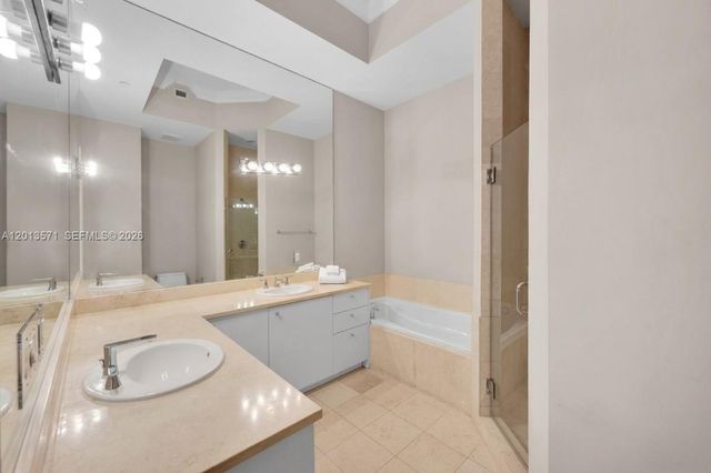 19900 E Country Club Dr 116, Aventura, FL 33180