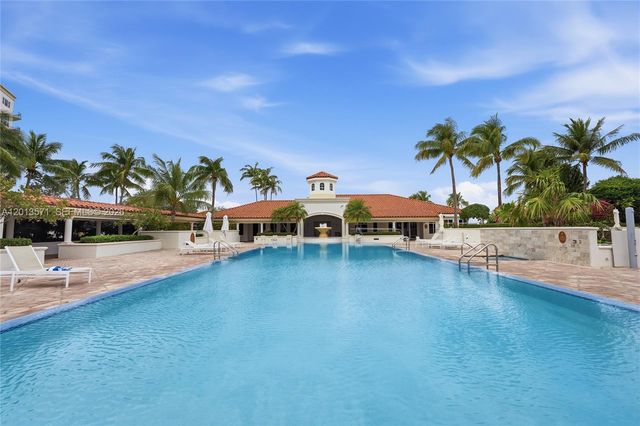 19900 E Country Club Dr 116, Aventura, FL 33180