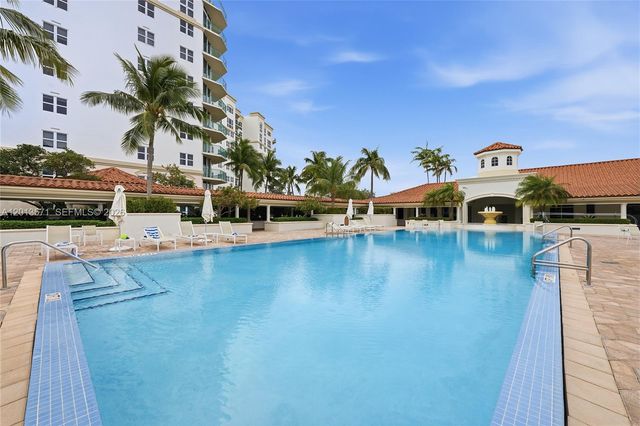 19900 E Country Club Dr 116, Aventura, FL 33180
