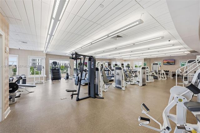 19900 E Country Club Dr 116, Aventura, FL 33180