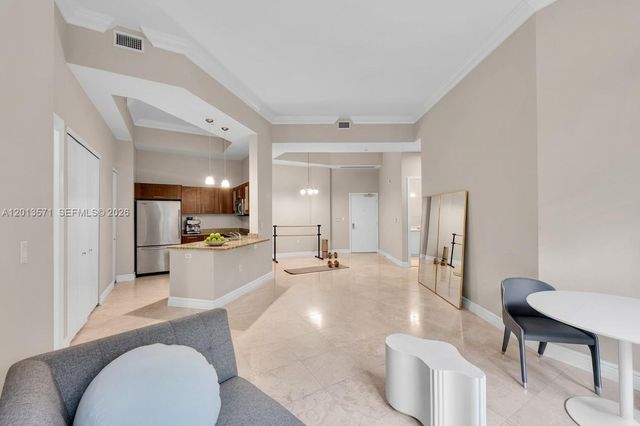 19900 E Country Club Dr 116, Aventura, FL 33180