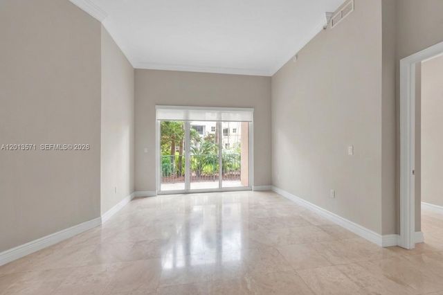 19900 E Country Club Dr 116, Aventura, FL 33180