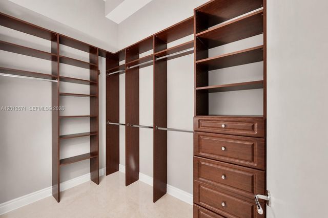 19900 E Country Club Dr 116, Aventura, FL 33180
