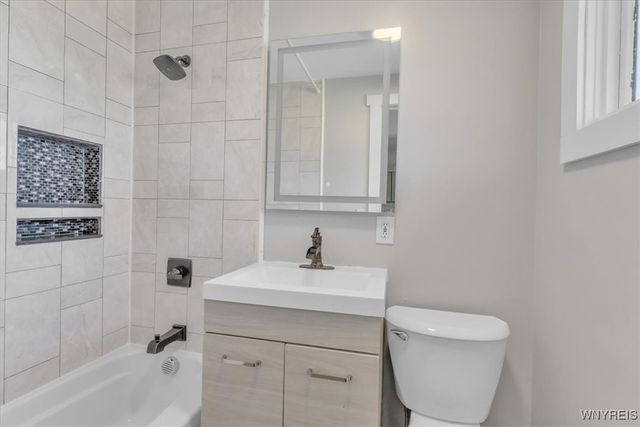 5252 William Street, Lancaster, NY 14086