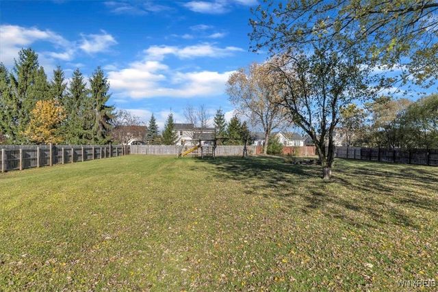 5252 William Street, Lancaster, NY 14086