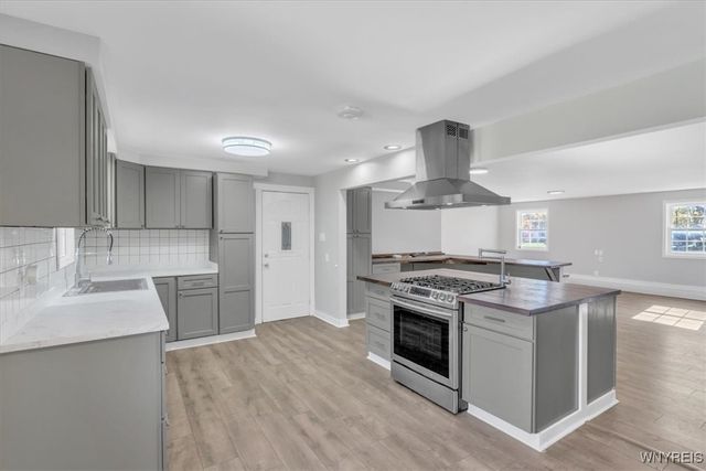 5252 William Street, Lancaster, NY 14086