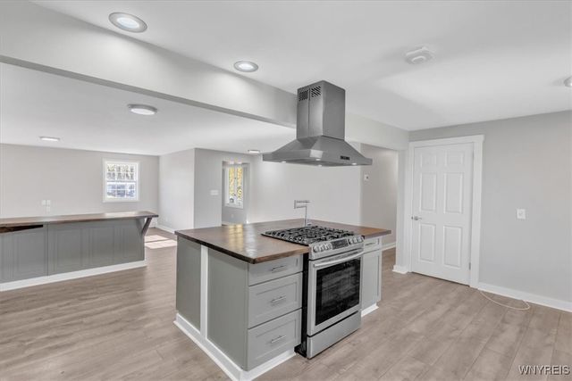 5252 William Street, Lancaster, NY 14086