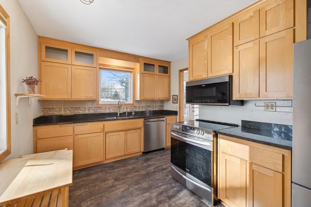 3017 Noble Avenue N, Golden Valley, MN 55422