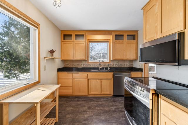 3017 Noble Avenue N, Golden Valley, MN 55422