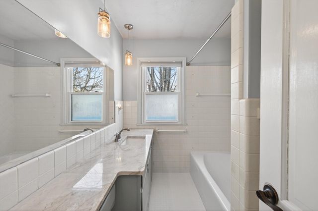 3017 Noble Avenue N, Golden Valley, MN 55422