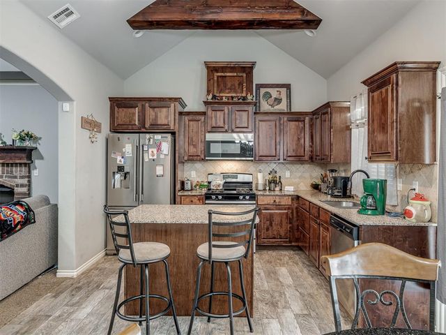 20590 Pioneer Drive, Harrah, OK 73045