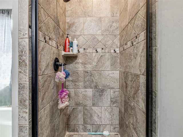 20590 Pioneer Drive, Harrah, OK 73045