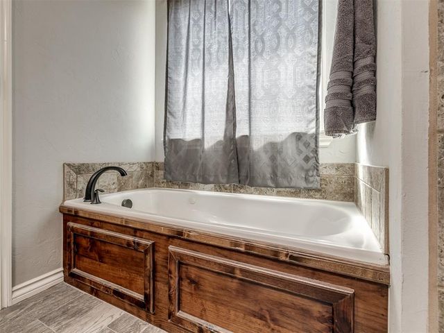 20590 Pioneer Drive, Harrah, OK 73045