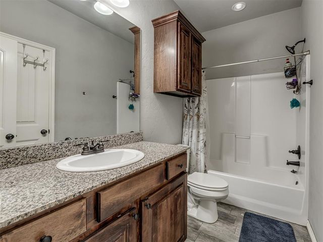 20590 Pioneer Drive, Harrah, OK 73045