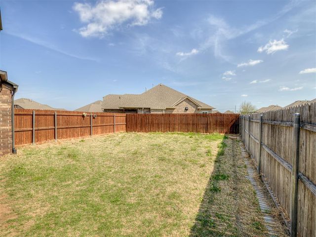 20590 Pioneer Drive, Harrah, OK 73045