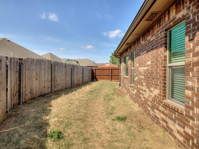 20590 Pioneer Drive, Harrah, OK 73045