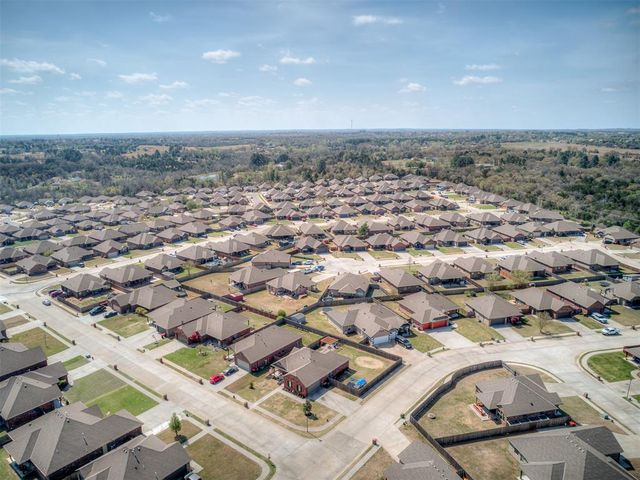 20590 Pioneer Drive, Harrah, OK 73045