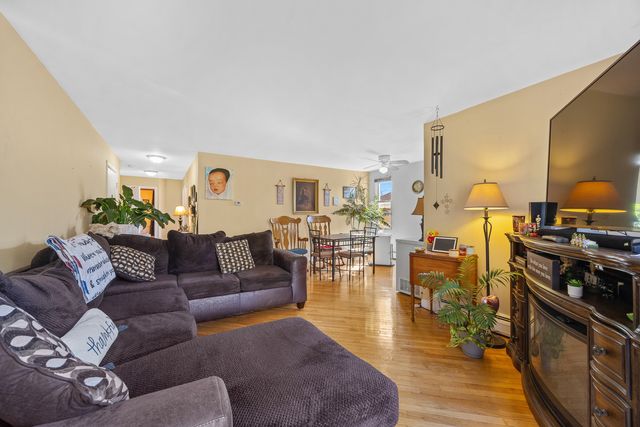 5627 N Kimball Avenue 3B, Chicago, IL 60659
