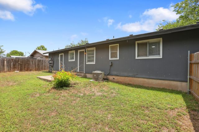 1811 Mearns Meadow BLVD B, Austin, TX 78758