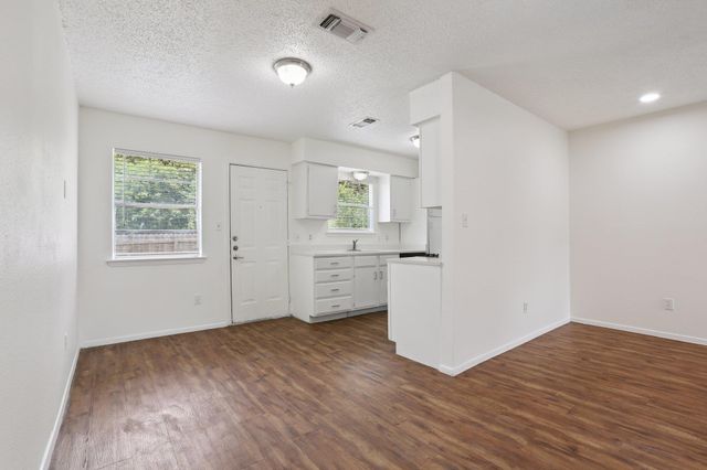 1811 Mearns Meadow BLVD B, Austin, TX 78758