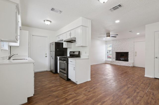 1811 Mearns Meadow BLVD B, Austin, TX 78758
