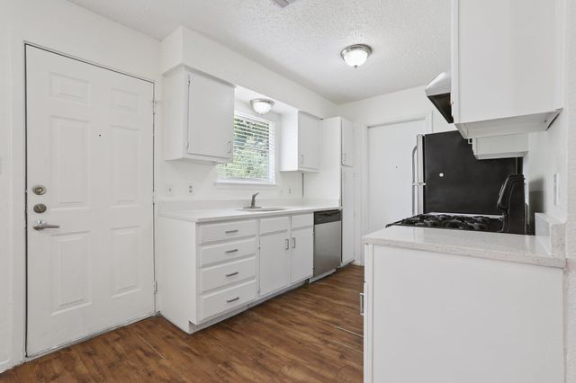 1811 Mearns Meadow BLVD B, Austin, TX 78758