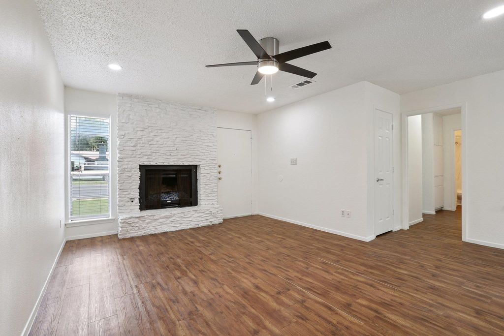 1811 Mearns Meadow BLVD B, Austin, TX 78758