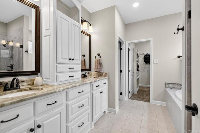 1009 Oak Forest Circle, Sherwood, AR 72120